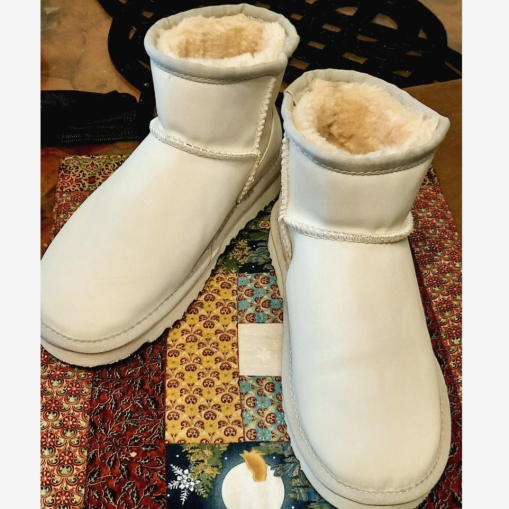 White Glow in the dark UGG mini's US Size 6